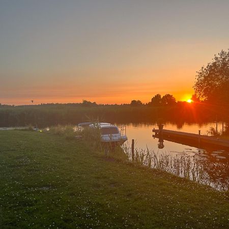 Luxe En Ruim Chalet Met Airco Bij Leekstermeer Matsloot 외부 사진