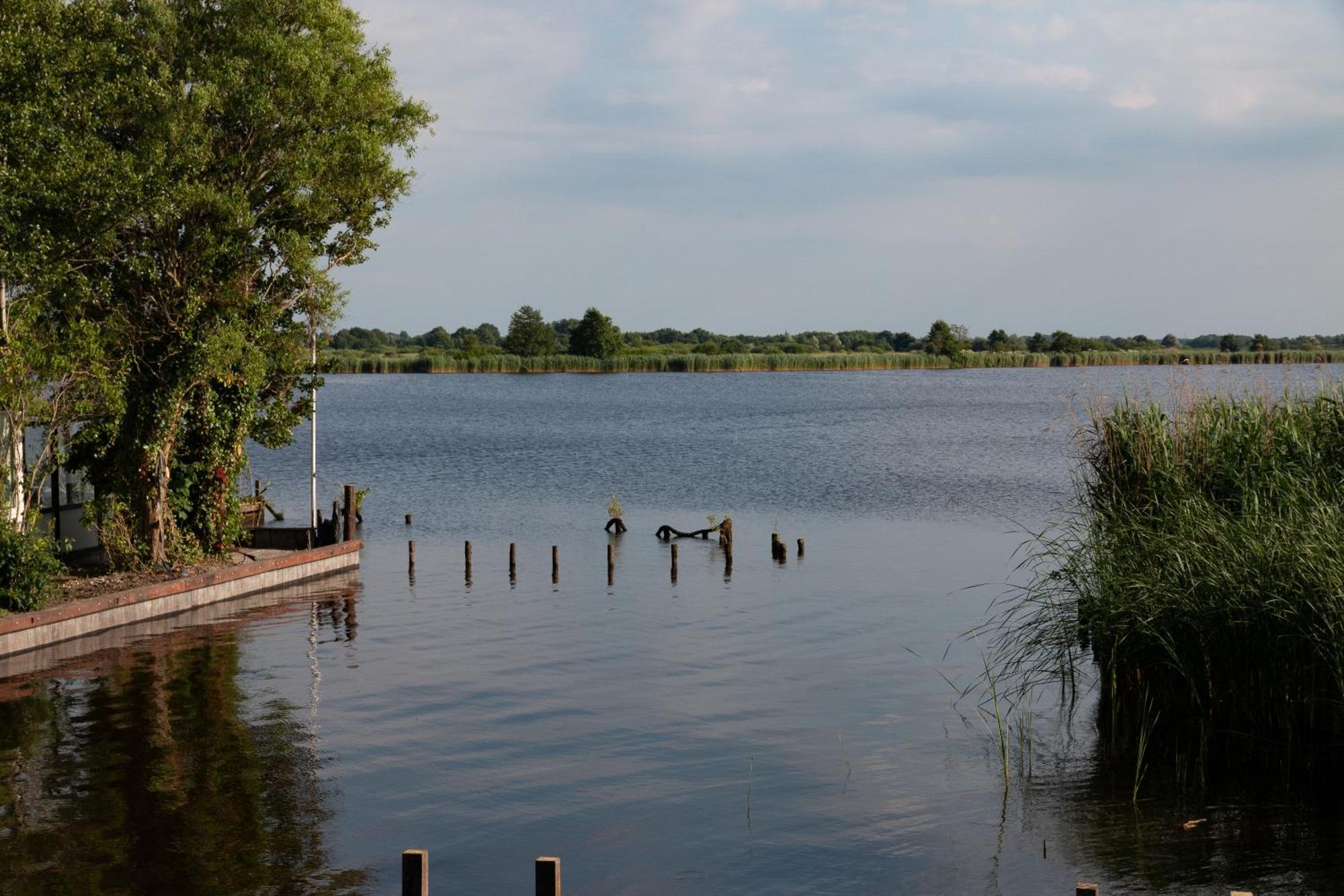 Luxe En Ruim Chalet Met Airco Bij Leekstermeer Matsloot 외부 사진